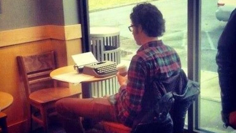 Сложи си своя снимка как се взираш в чашата си в някой бар, а ако имаш под ръка пишеща машина - снимай се с нея