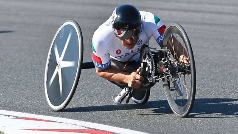 Алекс Занарди на път към параолимпийската си титла в Лондон