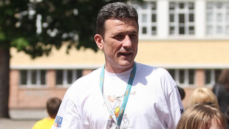 Георги Младенов гарантира поне едно - ново начало и свеж старт за отбора. Резултатите... това времето ще покаже. А и решение за селекционер още няма.