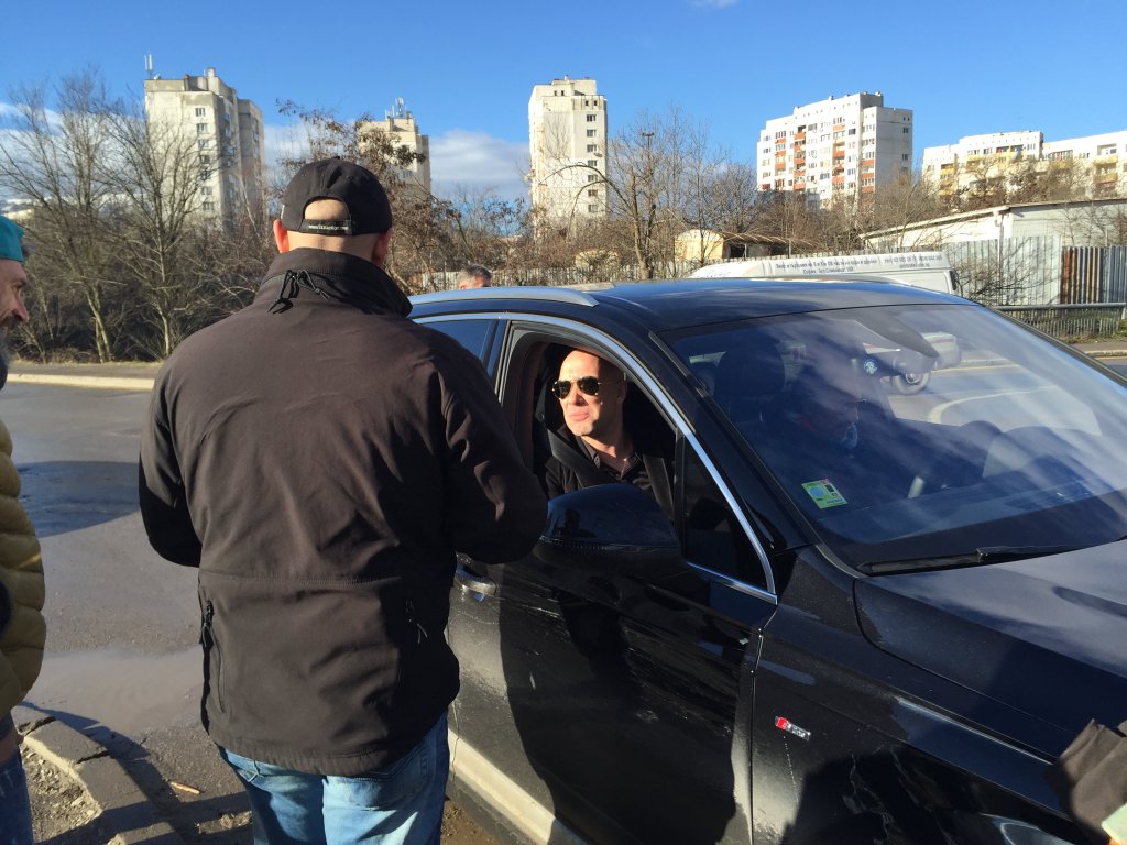 Захари Бахаров се подготвя за снимките на гонката.
