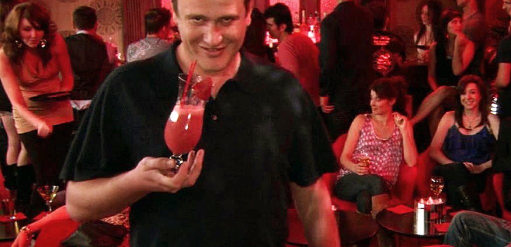 9. Пиете твърде много
Забелязвали ли сте, че хората, които пият много, изглеждат по-стари от връстниците си? Е, считайте мистерията за разрешена.