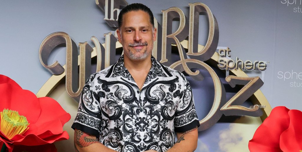 Джо Манганиело
Още един секссимвол ще вдигне наздравица за 50-годишнината си през 2026 г. Джо Манганиело влиза в този клуб на 28 декември. И въпреки възрастта, за публиката той завинаги ще остане страстният танцьор от „Професия: Стриптизьор“.