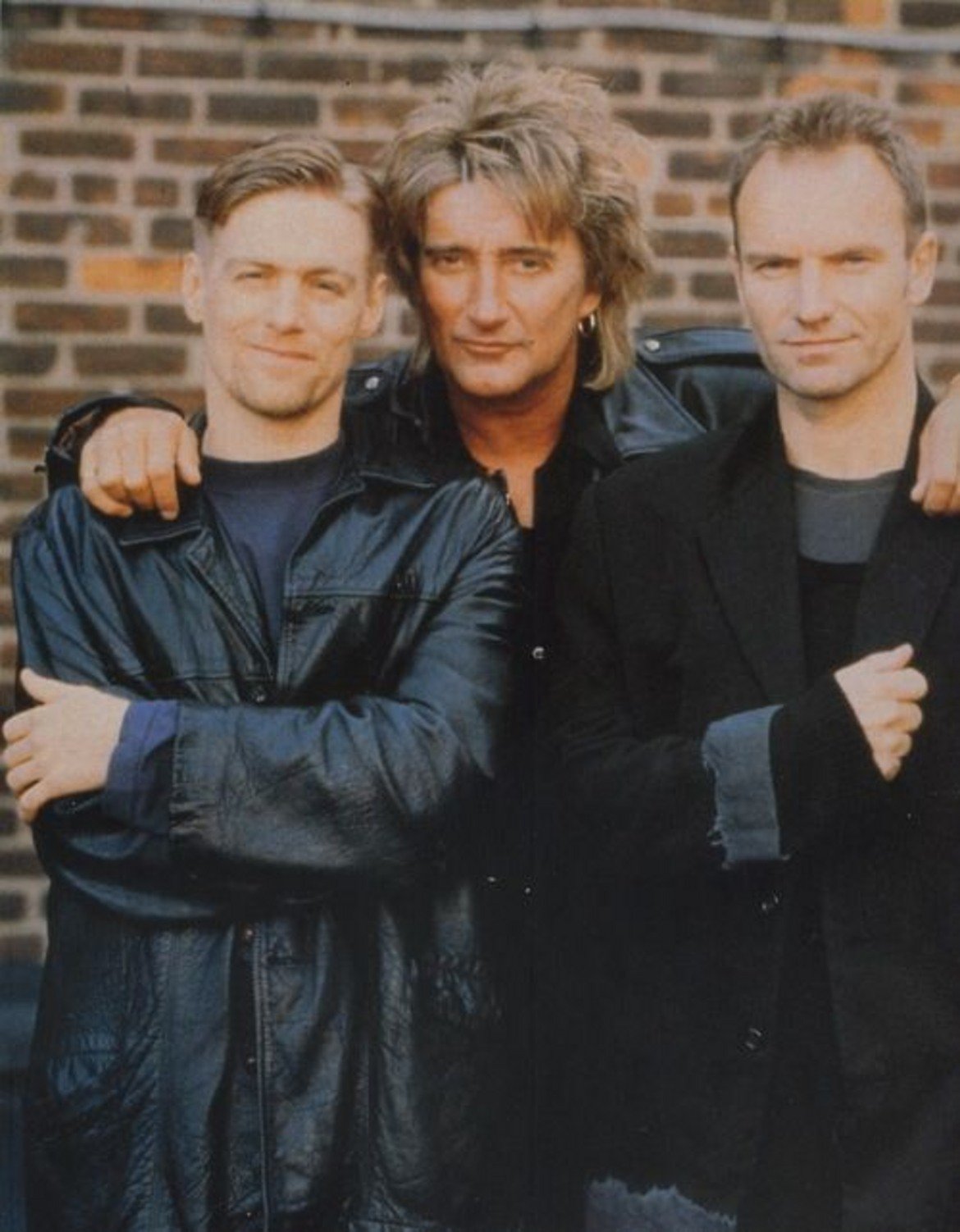 Bryan Adams, Rod Stewart, Sting - All For Love ("Тримата мускетари")
Три от най-емблематичните мъжки гласове на поп-рок музиката кръстосват шпаги, за да произведат един сладникав рок хит за доблестта, смелостта и всичко, което човек си струва да направи в името на любовта.