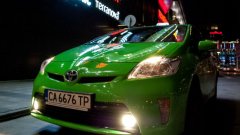 Няма как да не сте виждали зелените коли из София