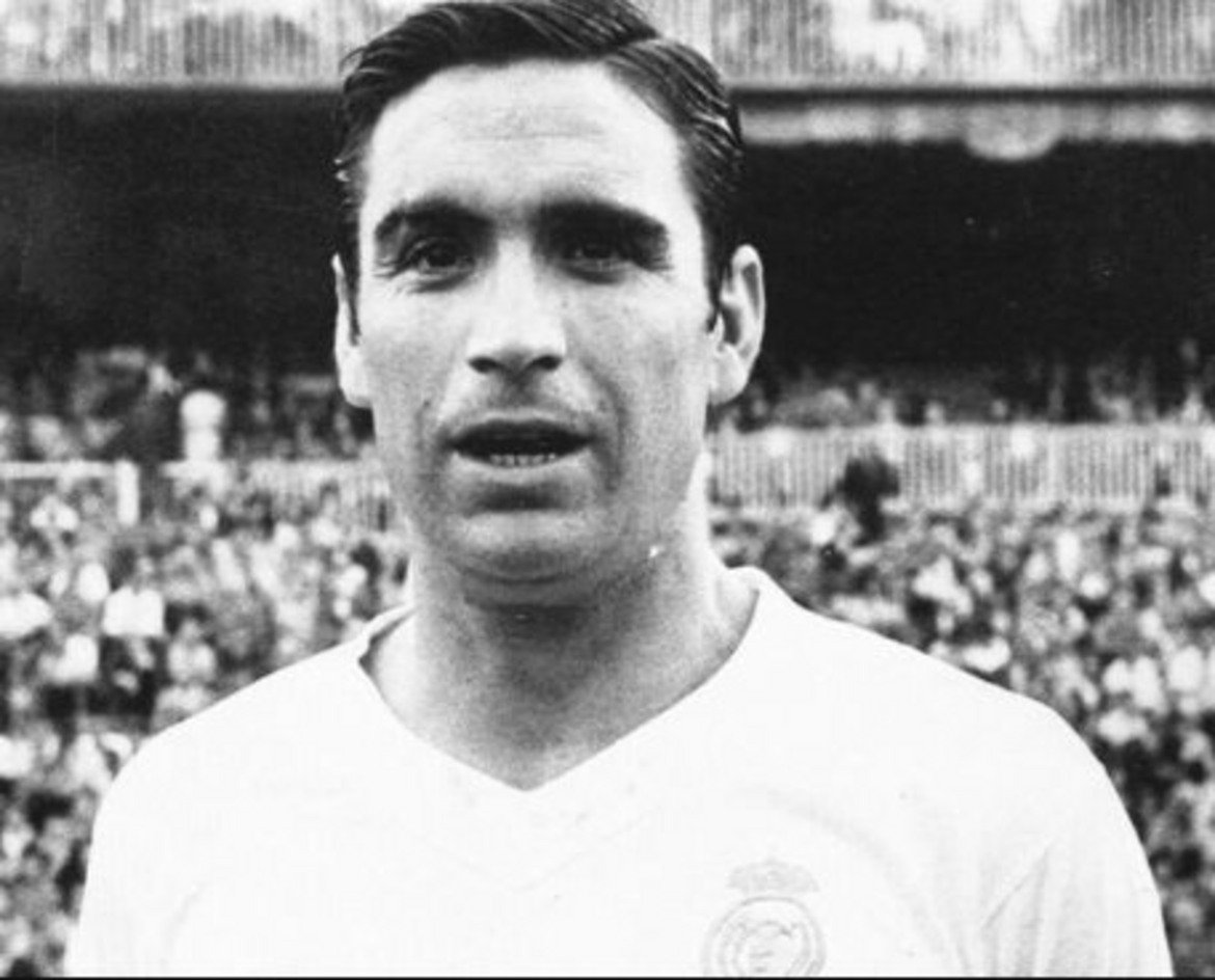 Маркос Алонсо Имас е част от най-славния период в историята на Реал Мадрид. Имас носи екипа на „белия балет“ осем години, в които печели пет пъти титлата в Ла лига и още пет Купата на европейските шампиони – първите пет издания на турнира 1955 – 1960 г.

