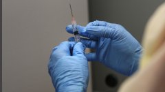 Първите доброволци, на които беше поставена ваксината още през март месец, са развили достатъчно ниво на антитела