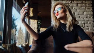 мацка, селфи, самоувереност, жена, егоцентризъм, самочувствие