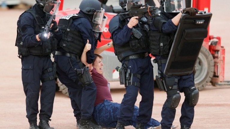 Оттренириха ситуация с бомба и въоръжен терорист на Евро 2016