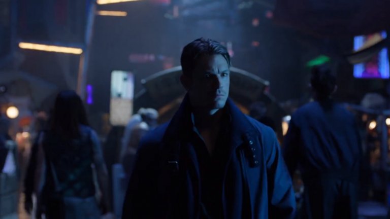 Altered Carbon
Бъдещето 700 години напред. Светът вече е измислил технология, която позволява на човешкото съзнание да бъде пренасяно от едно тяло в друго посредством чип. Сериалът е базиран върху едноименния роман на Ричард К. Морган. Шоуто ще засяга сериозни морални въпроси за това трябва ли човек да може да живее втори живот, играем ли си на богове и въобще какво става с душата. За първия сезон са предвидени общо 10 епизода, а главните роли са поверени на Джоел Кинаман (Suicide Squad) и Кристин Леман (The Killing).