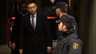 Схемаджията Бартомеу е зад борда и всички са щастливи. Но какво следва от тук нататък за Барса?