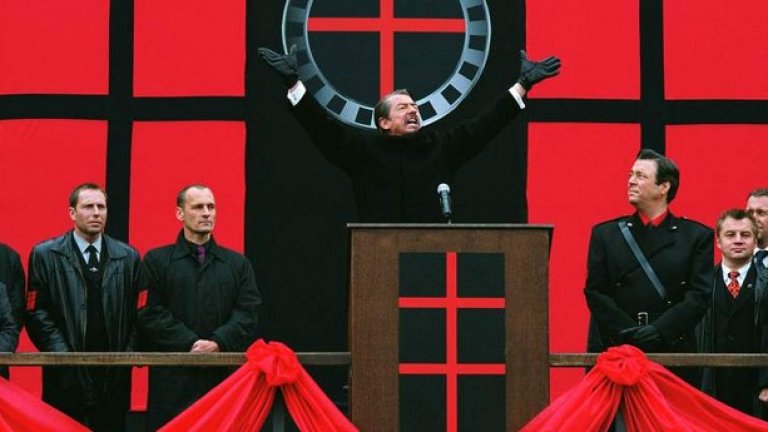Не знам дали е необходимо да казваме каквото и да е за Адам Сатлър от "V for Vendetta"