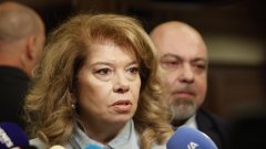 Разликата между нея и Андрей Гюров пада до под 13%
