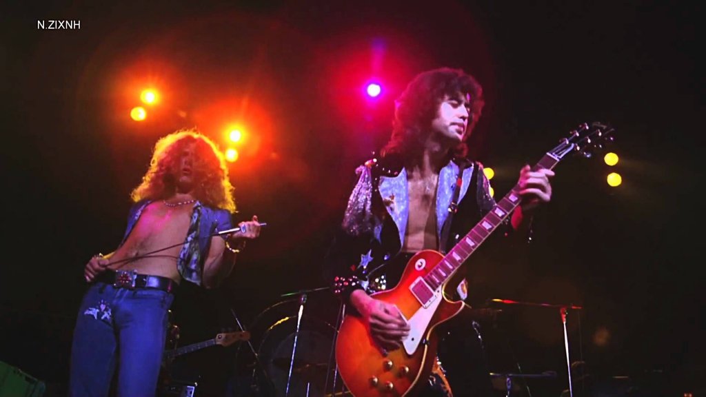 Led Zeppelin

Според слуховете, тримата живи членове на легендарната рок формация са отказали оферта от 800 млн. долара за обединение. Възобновяването на Zeppelin е било обсъждано милион пъти след трагичната смърт на барабаниста Джон Бонъм през 1980 г., която стана причина за разпадането.
Оттогава досега Робърт Плант, Джими Пейдж и Джон Пол Джоунс са излизали заедно на сцена само в няколко единични случая – последният от които през 2007 г. заедно със сина на Джон Бонъм Джейсън.
Онзи концерт в лондонската O2 Arena обаче не доведе до трайно обединение, тъй като твърдо срещу идеята застана вокалистът Плант. Въпреки молбите от феновете и от другите двама от групата, той беше непреклонен, което доведе до конфликт с Джими Пейдж и Джон Пол Джоунс. Към днешна дата събиране изглежда невъзможно.