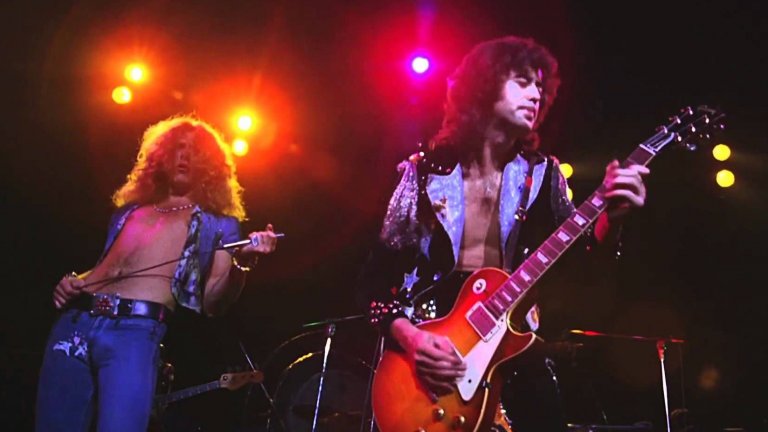 Led Zeppelin – The Song Remains The Same (1976)

Някои твърдят, че албумът е увековечил концерт, в който легендарната четворка не е на своя максимум и не е свирила според гигантския си потенциал. Самите музиканти от Zeppelin нямат високо мнение за албума. Но за повечето фенове той е нещо незаменимо.
The Song Remains The Same е записан в "Медисън Скуеър Гардън" през 1973 г. и в него четирима от най-големите музиканти на Земята разгръщат своето майсторство в златните години на Led Zeppelin. Това са и годините на личен музикален връх на всеки от тях – гласът на Робърт Плант все още е безпощаден и на най-високите тонове, а Джими Пейдж, Джон Пол Джоунс и Джон Бонъм показват невероятната химия помежду си, която и до днес няма еквивалент в цялата история на рока.
Велики импровизации, допълнения и спонтанни решения във вечни песни като Whole Lotta Love и Stairway to Heaven правят изданието особено ценно за закоравелите фенове и за ентусиасти музиканти, за които сътвореното от Zeppelin е същински учебник. 26-минутната версия на емблематичната Dazed & Confused е може би най-поглъщащото изпълнение на тази песен, което Zeppelin някога са записвали.