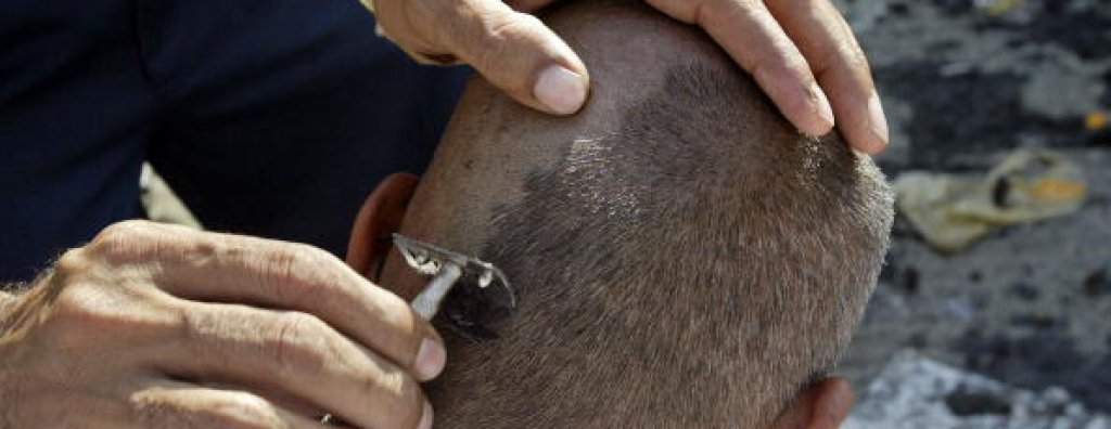 3. Косми по врата
Да, явно космите са голям проблем за жените. Според експерти, тъй като жените са вманиачени по външния си вид, прехвърлят това и върху външния вид на мъжа.
