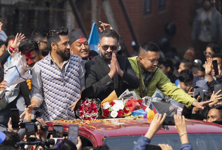 Балендра Шах и приближените му от партията RSP на митинг в Катманду