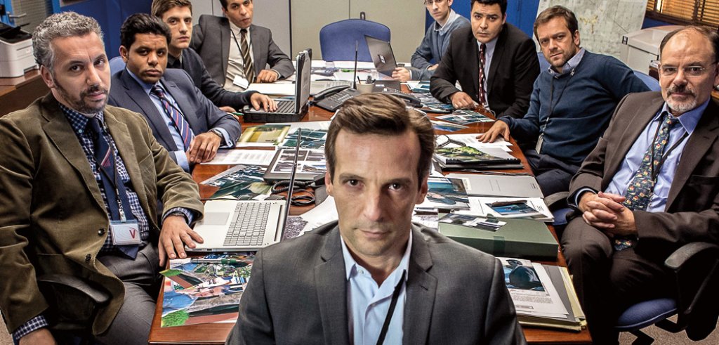 Le Bureau des Légendes

Този френски сериал е подходящ за феноете на Homeland. В него се разказва за френски разузнавач, който в продължение на 6 години е работил под прикритие в Сирия. Създателите на шоуто са се постарали да го направят максимално 