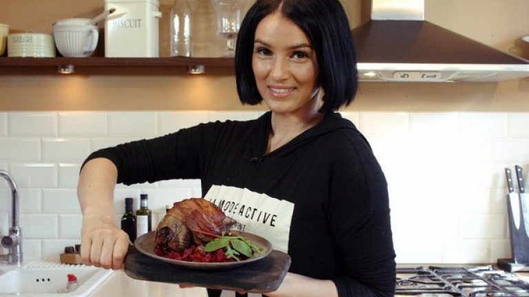 Разликата между обикновения готвач и кулинарите е доста голяма, затова ви препоръчваме да видите и симпатичната Сара Ла Фонтейн - финландка, която разбира от мода и храна в "Пекарната на Сара"