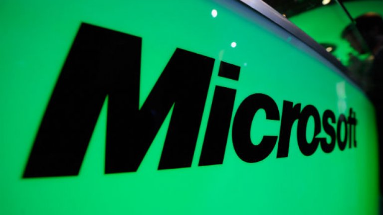 Microsoft

Тук историята е всеизвестна и сякаш съвсем класическа. Бил Гейтс и Пол Алън създават марката Microsoft като смесица от „микропроцесор” и „софтуер”, а в началото името даже е било изписвано с тире като Micro-Soft.
