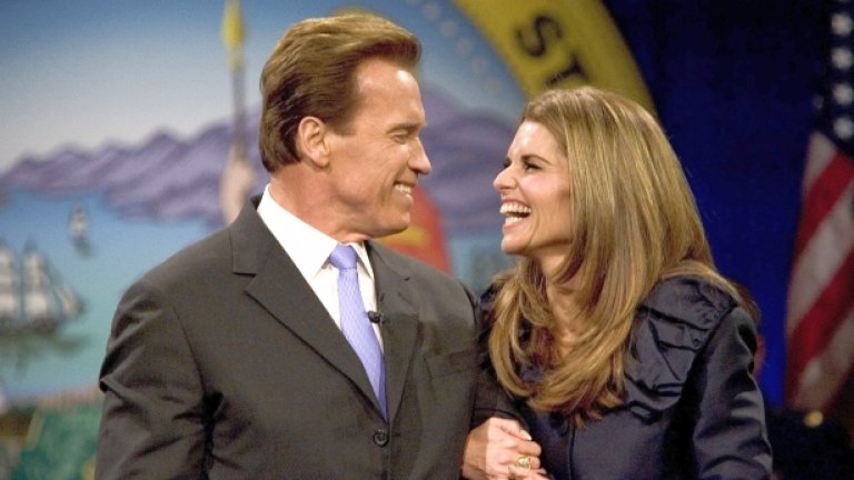 През 1986-та, Шварценегер, умерен републиканец, сключва брак с Мария Шрайвър, писател и потомка на фамилията Кенеди. През 2011-та те се развеждат, след като става ясно, че той има пето, извънбрачно, дете