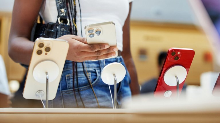 Слуховете около iPhone 14 - без ноч, с по-мощни камери, но и по-скъп