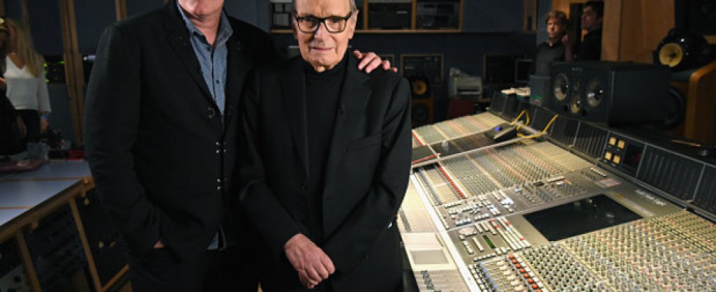 Тарантино и Мориконе работеха заедно по музиката за "Кил Бил", "Гадните копилета" и "Джанго без окови", но за първи път в "Омразната осморка" композиторът създаде изцяло оригиналната музика