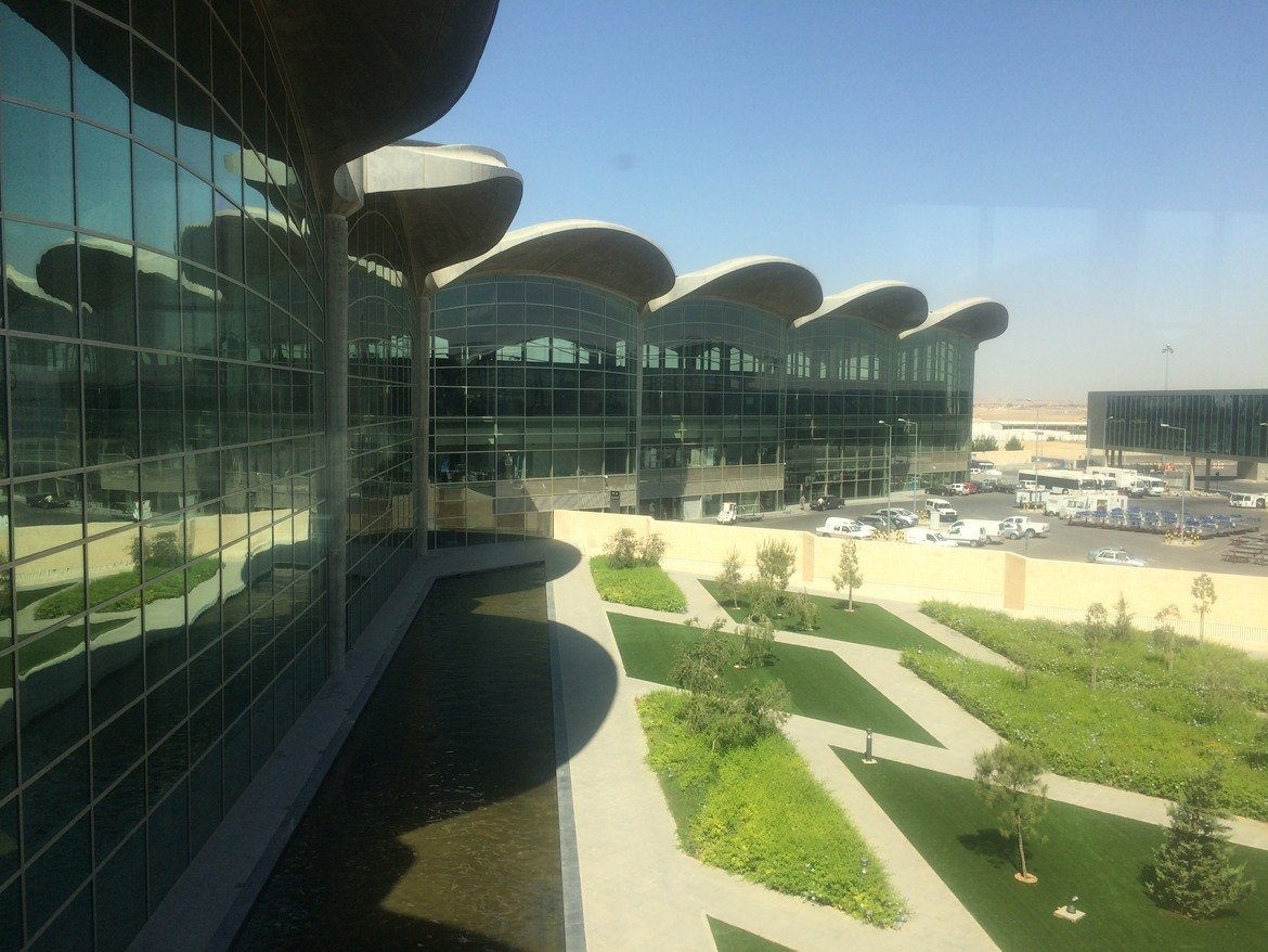 Топ 10 на най-добрите летища

8. Летище Аман - Кралица Алиа, Йордания
Обща оценка: 8,33 от 10
Точност на полетите: 8,6
Качество на обслужването: 8,4
Отзиви на пасажерите: 6,6
