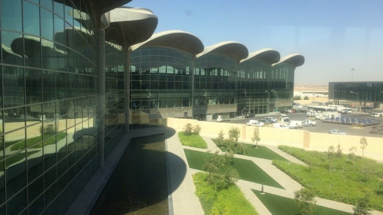 Топ 10 на най-добрите летища
8. Летище Аман - Кралица Алиа, Йордания
Обща оценка: 8,33 от 10
Точност на полетите: 8,6
Качество на обслужването: 8,4
Отзиви на пасажерите: 6,6