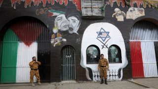 Напрежението между двете държави ескалира, а САЩ предупреждават Техеран да не напада