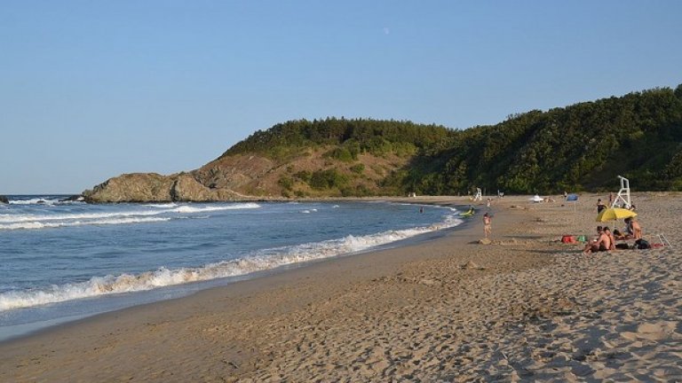 Девет години частни лица нерегламентирано събираха такса от туристите, за да стигнат до плаж Силистар