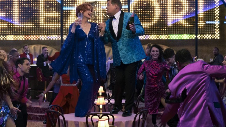 The Prom
Къде: Netflix
Кога: 11 декември
Отново звезден състав, начело на който отново е Мерил Стрийп (има ли спирка тази жена?). Романтичната комедия е и мюзикъл, а освен това е дело на Райън Мърфи ("Яж, моли се, обичай", Pose, American Horror Story, Ratched). Ди Ди Алън (Стрийп) и Бари Глайкман (Джеймс Кордън) са звезди от театралната сцена на Ню Йорк, но един неуспех нанася сериозен удар на кариерата им. Двамата обаче намират нова мисия, с която да привлекат вниманието пак към себе си - ще опитат да помогнат на момиче, което не получава разрешение да заведе приятелката си на бала. Във филма участват още и Никол Кидман и Кери Уошингтън.