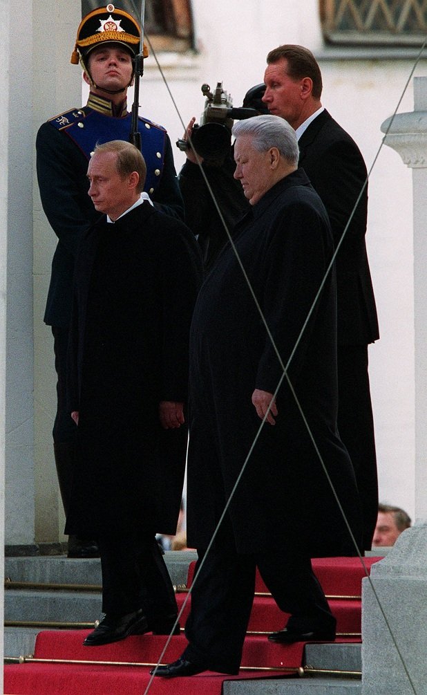 Елцин оглави съпротивата срещу Августовския пуч през 1991 година, но днес бившият офицер от КГБ Владимир Путин не иска дори да си спомня за него.