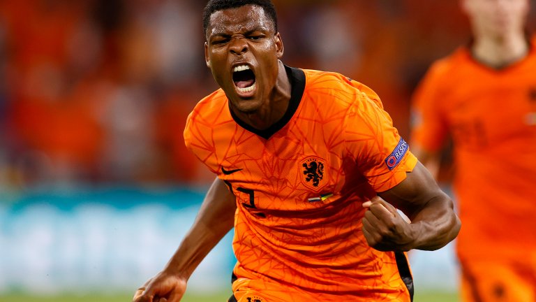 Нидерландия се спаси от срама пет минути преди края