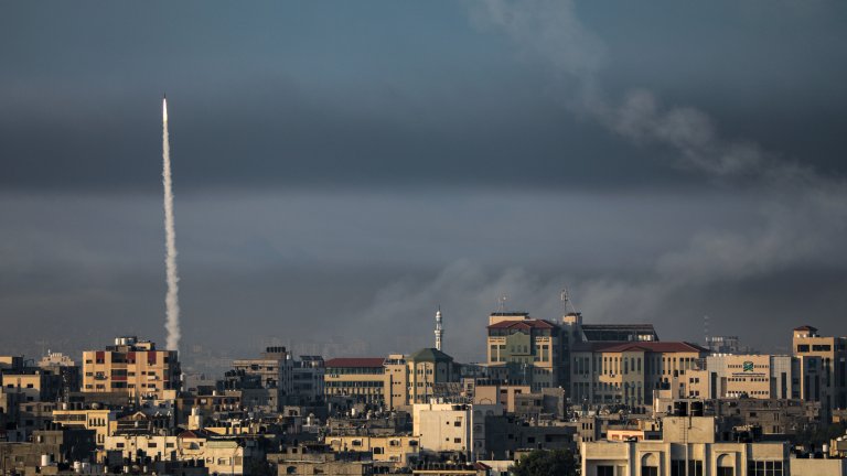 "Хамас" с инвазия в Израел: Израел обяви състояние на война