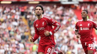 Паметен гол взриви "Анфийлд", Ливърпул спечели прекия сблъсък за титлата
