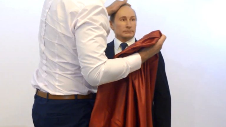 Кандидат-кмет на Варна се рекламира с восъчен Путин