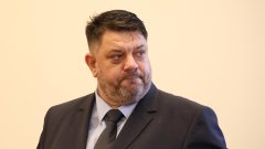 Той казва, че с президента Си Дзинпин само се е ръкувал и че не е разговарял с Путин и Ким Чен Ун