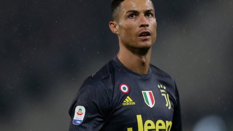 Майката на Роналдо скочи на "футболната мафия", която пречи на нейния син