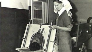 1280px-Both_Cabinet_Respirator_in_WWII