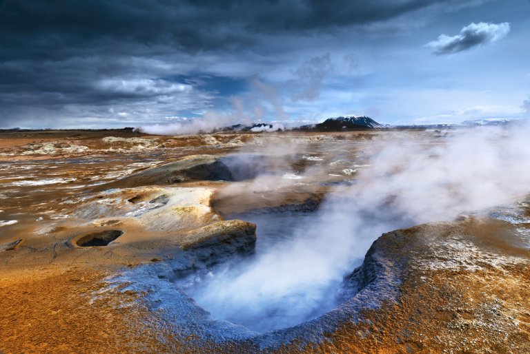 Специфичният пейзаж на Исландия е източник на чиста енергия.