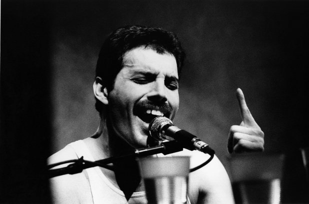 Фреди пее в нови песни на Queen