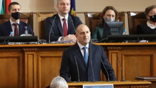 Дори и с ГЕРБ в опозиция президентът няма намерение да кротува