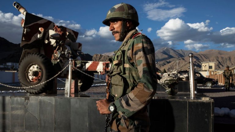 Най-малко 20 индийски войници са загинали при сблъсъка с китайски военни в оспорвания регион