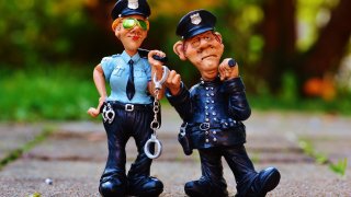 cop-policewoman-colleagues-funny