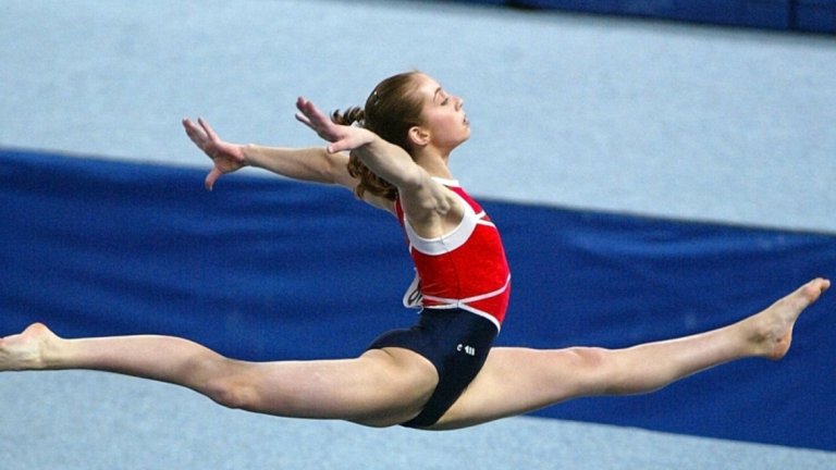 За Верона новата й професия не е много по-различна от тази на гимнастичка. „Като гимнастичка отново всички ме гледаха. В допълнение, всеки ден ставаш обект на сексуално насилие и поведение просто защото си момиче, което си разтваря краката широко на публично място.“