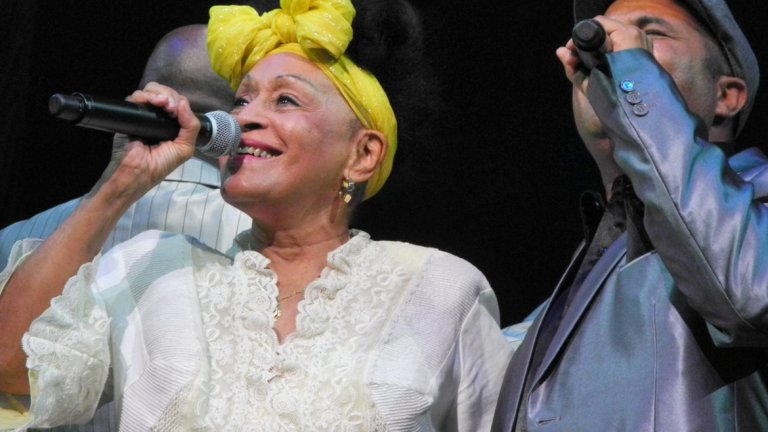 Тази вечер грандамата на кубинаската музика Омара Портуондо ще жонглира със сърцата на българската публика на прощален концерт в зала 1 на НДК. С него тя ще отпразнува своя 85-годишен юлибей, както и епохалните 70 години на сцена