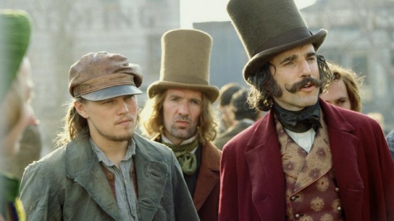 5. "Бандите на Ню Йорк" (Gangs of New York, 2002)
Това е първата колаборация на Ди Каприо със Скорсезе. Във филма той играе красиво момченце, което се забърква с гангстери в Ню Йорк, сред които Даниел Дей-Луис (в най-добрата си роля). "Бих описал филма като огромна статуя", казва по-късно Скорсезе. "Все махах по нещо излишно от него. Работя по филма от толкова време, че все си мисля, че в ума си никога няма да го завърша напълно”.
