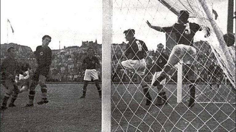 През 50-те Сталин иска да покаже, че Сборная е по-силна от Югославия.