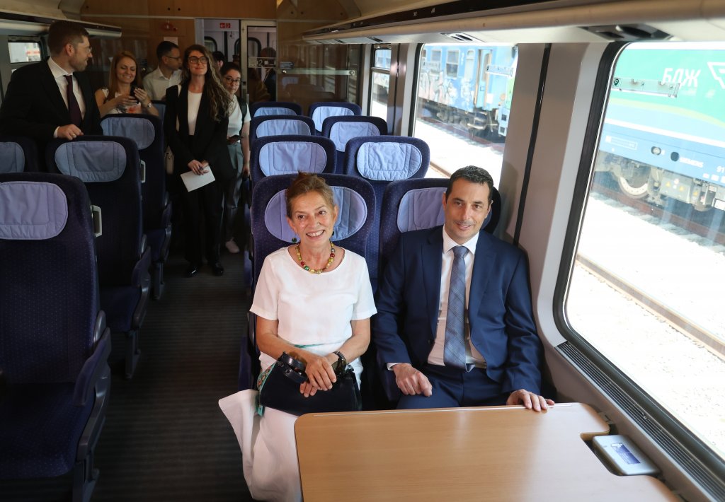 БДЖ пуска първи влак с новите немски вагони от София до Бургас