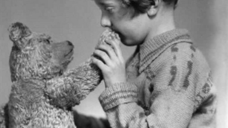 Истинските прототипи на Кристофър Робин и Мечо Пух, 1928-ма